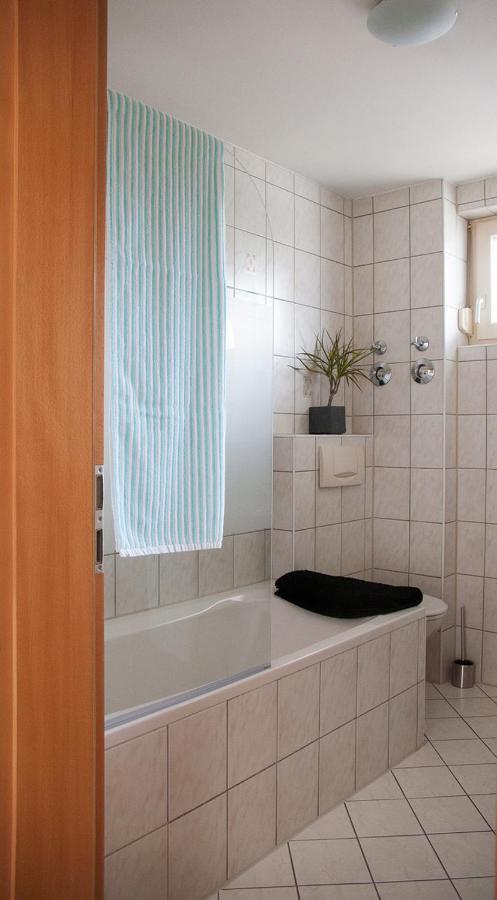 Gemuetliche Wohnung Mit Sonniger Terrasse بيتنهيم بيسنغين المظهر الخارجي الصورة